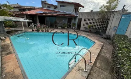 Belíssima casa no coração de Vilas do Atlântico, super bem localizada!