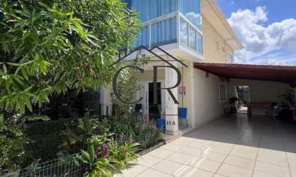 Maravilhosa casa no condomínio Portão do Sol, em Buraquinho!