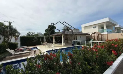 Excelente casa em condomínio fechado, pronta para morar!