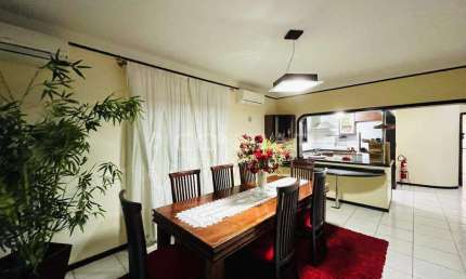 Apartamento totalmente mobiliado com 208m² e 3 suítes para locação por R$4.900,00 + TAXAS