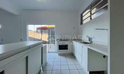 Casa residencial para locação no Saguaçu por R$2.800,00 + TAXAS