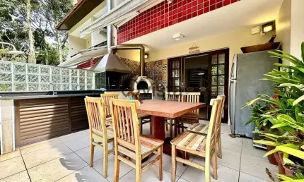 Sobrado à venda na enseada no guarujá | qvista inteligência imobiliário
