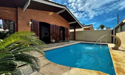 Casa à Venda na Enseada no Guarujá | Qvista inteligência imobiliário