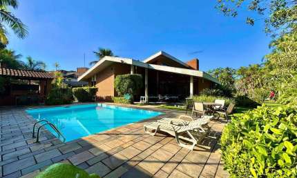 Casa à venda em condomínio fechado na Praia da Enseada, Guarujá, SP | Qvista inteligência Imobiliár