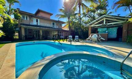 Casa à venda em condomínio fechado na Praia da Enseada, Guarujá, SP | Qvista inteligência Imobiliár