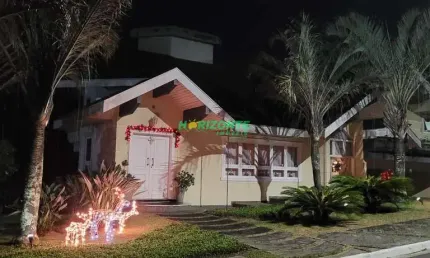 Casa á venda em Condomínio com 4 dormitórios com AC 337 m2 com piscina Urbanova São Jo´se dos Campo