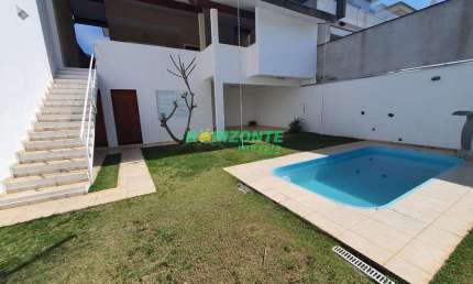 Casa com 3 dormitórios para alugar, 275 m² por R$ 7800,00- Urbanova - São José dos Campos/SP
