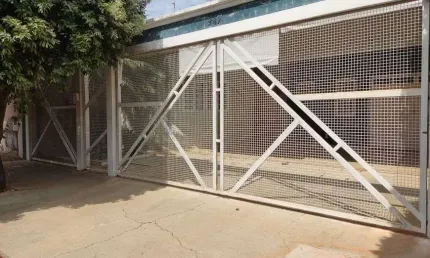 A venda uma casa com 03 Dormitórios no Bairro Aroeira, São Jose do Rio Preto S/P.
