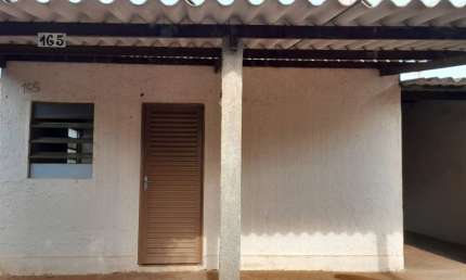 A venda uma casa com 02 Dormitórios no centro da cidade de Talhado S/P.