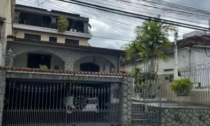 Casa para Venda em Niterói, Fonseca, 5 dormitórios, 1 suíte, 5 banheiros, 2 vagas