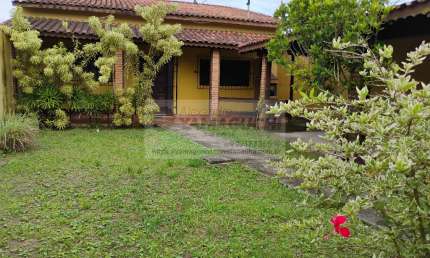 Casa a venda em Ilha Comprida com 3 quartos 2 banheiros quintal - Balneário Leão de Iguape