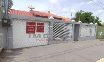 Linda casa com Piscina localizada a poucos metros da Avenida julio Campos  !
