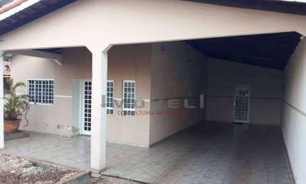 Casa Espaçosa com 3/4, 2 Suítes, Garagem p/ 3 Carros e Piscina