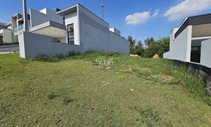 Excelente terreno à venda no condomínio Mont Blanc em Itu, SP com 300m² de área total e ótima topografia.