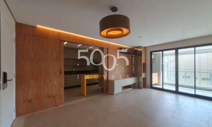 Apartamento no Edifício City Parque com 130m² de área útil. Com 3 dormitórios, sendo uma suíte master com varanda