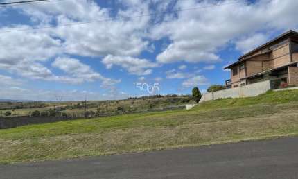 Ótimo terreno, com área total de 943m² à venda no Condomínio Xapada de Itu. Ótima topografia e rua tranquila.