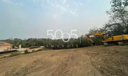 Excelente terreno à venda no condomínio Fazenda Vila Real com 3020m2 de área útil, em declive, com fundo para uma das áreas verdes do condomínio.