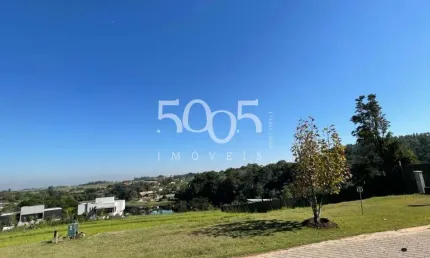 Lindo lote à venda no condomínio Porto São Pedro em Porto Feliz com 1521m2 de terreno com leve declive.