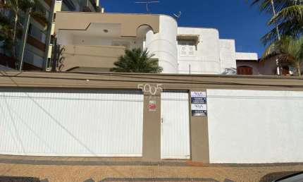 Casa à venda com fins comerciais ou residencial  no Centro da cidade, com 312m² de área construída