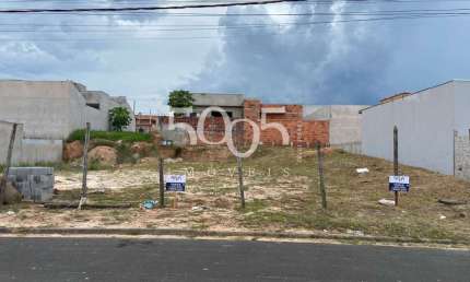 Terreno à venda no Bairro Residencial Vila dos Eucaliptos com 200m² de terreno.