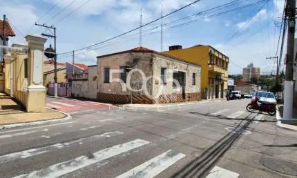 Casa a venda Centro Itu cada antiga para reforma, esquina com 17 metros de frente, zona histórica mas não é tombada, otima localização.