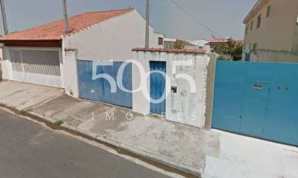 Terreno com 210m2 de área total à venda no bairro Liberdade com leve declive. 7 metros de frente com 30 metros de fundo e com vizinho formados, em rua