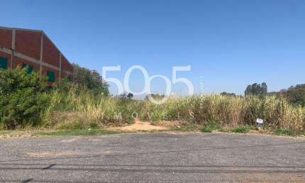 Excelente terreno com 570m2 de área total no bairro Jardim Paraíso II, final de rua, vizinho formado, boa localização.