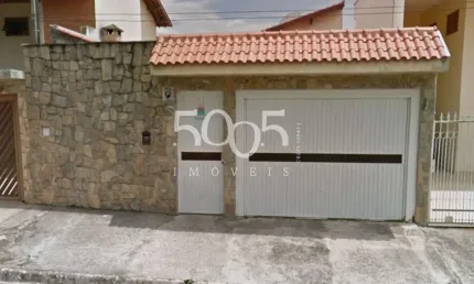 Imóvel à venda no bairro Paraíso I com 128m2 de construção e 236m2 de terreno. São 2 dormitórios sendo 1 suíte, sala, cozinha com copa