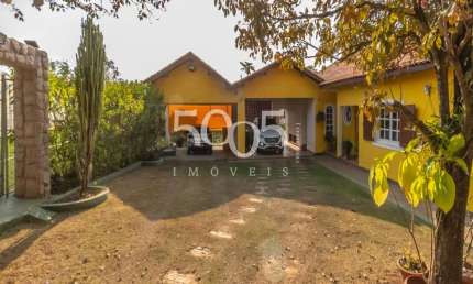 Casa a venda  localizada no bairro Chácara Residencial Paraíso Marriot terreno amplo de 5.500 m2 e área construída de 500m2