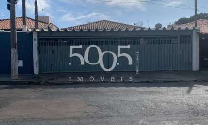 Casa no Bairro São Luiz, bem localizada no bairro que oferece todos serviços a poucos passos.
