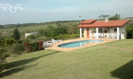 Chácara à venda no Condomínio Chácara Floridas com 400m² de área construída e 2174m² de área total.