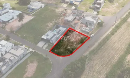 Terreno à venda no condomínio villas do golf, com 611m² de área útil. excelente lote com ótima topografia, com boa localização no condomínio.