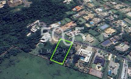 Excelente terreno à venda no condomínio Fazenda Vila Real com 3200m2 de área útil, em declive, com fundo para uma das áreas verdes do condomínio.