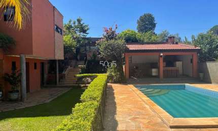 Casa à venda no condomínio Chácaras Flora em Itu, 3 suítes, com 350m² de área construída e 962m² de terreno.