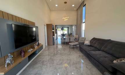 Casa térrea à venda no Condomínio Saint Paul em Itu, 3 dormitórios, 197m² de área construída e área total de 360m².