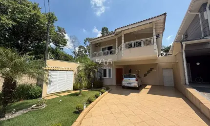 Casa sobrado à venda no Condomínio Portal de Itu I com 330m² de área construída, 4 dormitórios, piscina