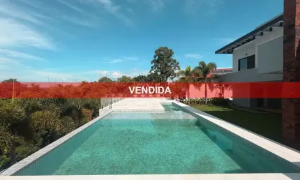 Casa mobiliada com incrível vista à venda no condomínio Jardim Theodora em Itu com 5 suítes, 667m2 de construção e  1091m2 de terreno.