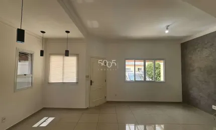 Casa sobrado à venda no Cond. Village Bella Vista em Itu, 3 suítes, quintal, 170m² de área construída e 230m² de terreno