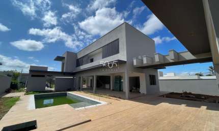 Casa em fase de acabamento à venda com 420m2 de construção e 1000m2 de terreno.