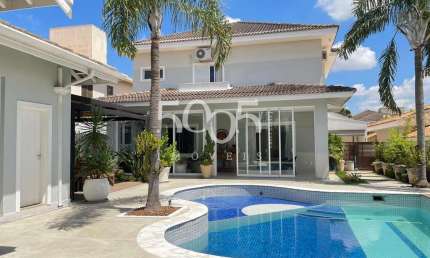 Casa em condomínio sobrado à venda no Condomínio Jardim Theodora, 3 suítes, 399m² de área construída e 600m² de área total
