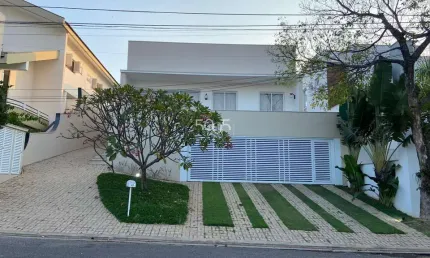 Casa sobrado à venda no Condomínio Jardim Theodora, 4 suítes, 418m² de área construída e 600m² de área total