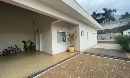 Casa em condomínio à venda no Cond. Campos de Santo Antônio em Itu, 3 suítes, com 283m² construídos em um terreno de 791m²