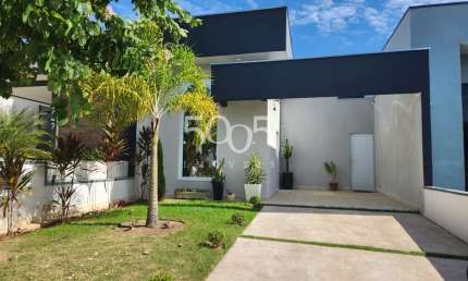 Casa em condomínio mobiliada à venda no Condomínio Village Moutonnee em Salto, 3 dorms, com 99m² de área construída em um terreno de 175m²