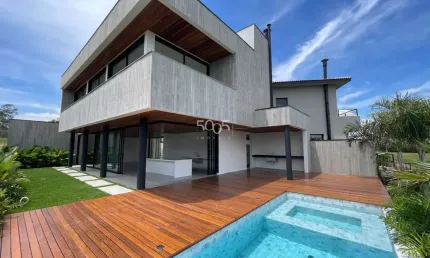 Linda casa recém construída no condomínio Villas do Golf, em uma localização privilegiada, com linda vista para o horizonte e projeto por Sala03