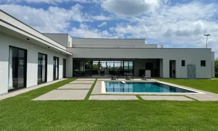 Imóvel à venda no Condomínio Fazenda Alvorada em Porto Feliz, com 490m² de área construída em um terreno de 1.482m².