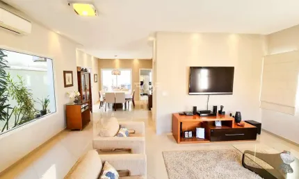 Casa à venda no Condomínio Aldea de Espanha, com 194m² de área construída e 250m² de área total.