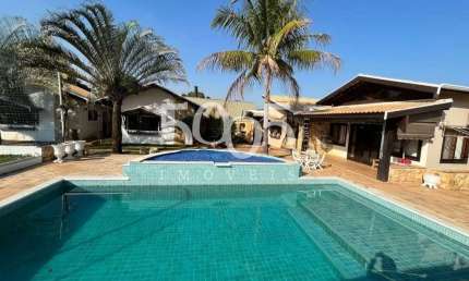 Chácara à venda no Condomínio Haras São Luiz em Salto, com 460m² de área construída e 1060m² de área total.