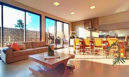 Casa à venda no condomínio Lagos D´Icaraí em Salto, com 264m² de área construída em um terreno de 384m².