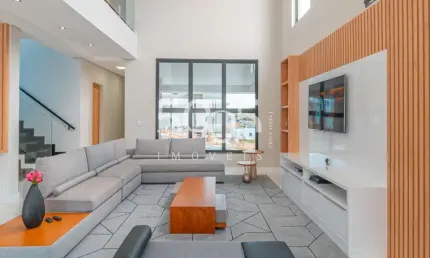 Casa  à venda no condomínio Saint Paul com 318m² de área construída e 360m² de área total.