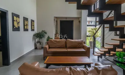 Casa à venda no condomínio Saint Paul com 240m² de construção e 360m² de terreno.